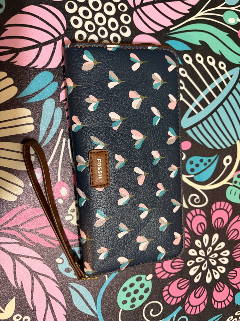 Fossil Navy Floral Heart-Print Wristlet Clutch